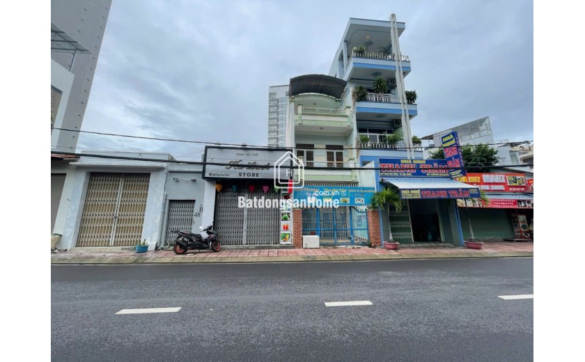 Bán nhà 3 tầng mặt tiền Phan Chu Trinh – trung tâm Nha Trang, đối diện D’Qua, cách biển 500m